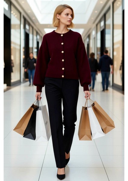 Kadın Şık Düğme Detaylı Yumuşak Dokulu Triko Hırka Günlük Kombinlerin Rahat ve Zarif Seçimi modelleri