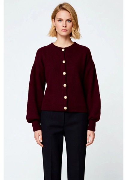 Kadın Şık Düğme Detaylı Yumuşak Dokulu Triko Hırka Günlük Kombinlerin Rahat ve Zarif Seçimi fırsatları