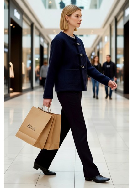 Kadın Dokulu Geniş Kalıp Mont Görünümlü Triko Hırka Kış Sezonu ve Stil Sunar Fonksiyonel Şık modelleri