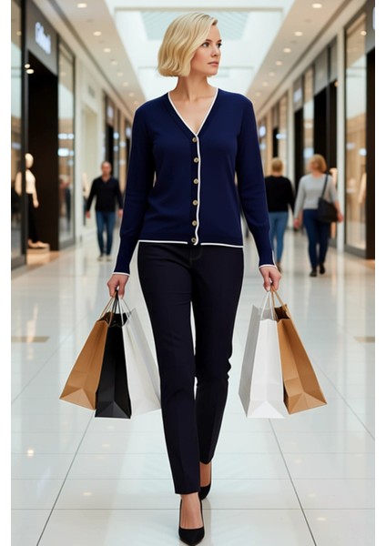 Kadın V Yaka Düğme Detaylı Şeritli Uzun Kollu Regular Kesim Triko Hırka Casual Giyim Stili modelleri