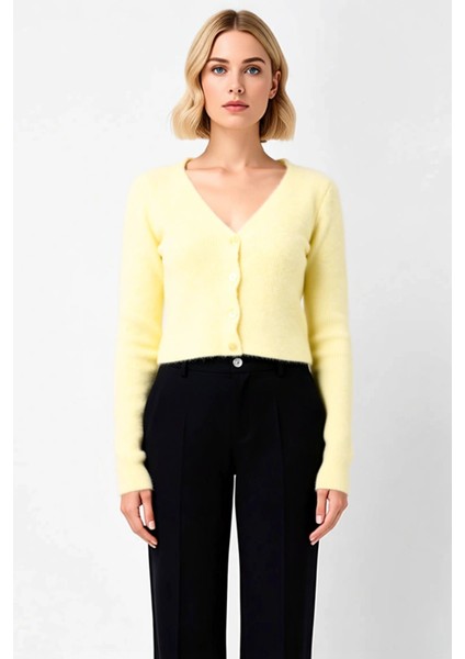 Kadın Crop Düğme Detaylı Yumuşak Dokulu V Yaka Yünlü Triko Hırka Rahat fırsatları