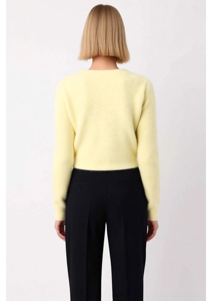 Kadın Crop Düğme Detaylı Yumuşak Dokulu V Yaka Yünlü Triko Hırka Rahat indirimleri