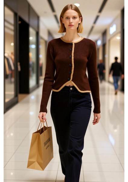 Kadın Vücuda Oturan Ribanalı Örgü Crop Hırka Kurdele Düğmeli Biye Detaylı Şık ve Konforlu Spor modelleri