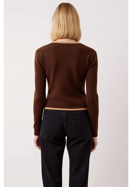 Kadın Vücuda Oturan Ribanalı Örgü Crop Hırka Kurdele Düğmeli Biye Detaylı Şık ve Konforlu Spor indirimleri