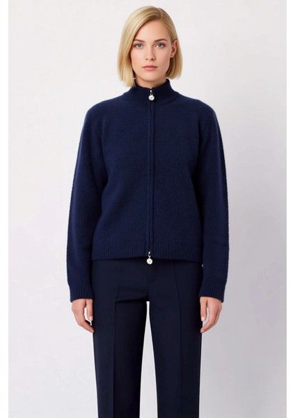 Kadın Fermuarlı Dik Yaka Papatya Detaylı Triko Hırka Günlük Şıklık ve Konfor Sunan Zarif Bir Parça fırsatları