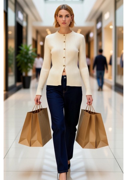 Kadın Düğme Detaylı Yumuşak Dokulu Fitilli Dokuma Yırtmaç Detaylı Triko Hırka Konforlu ve Şık Bir modelleri