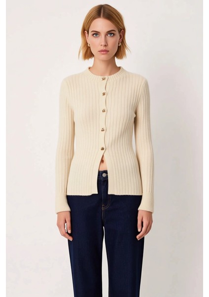 Kadın Düğme Detaylı Yumuşak Dokulu Fitilli Dokuma Yırtmaç Detaylı Triko Hırka Konforlu ve Şık Bir fırsatları