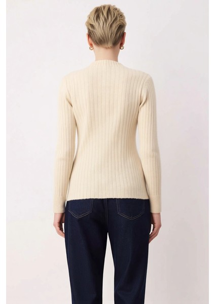 Kadın Düğme Detaylı Yumuşak Dokulu Fitilli Dokuma Yırtmaç Detaylı Triko Hırka Konforlu ve Şık Bir indirimleri