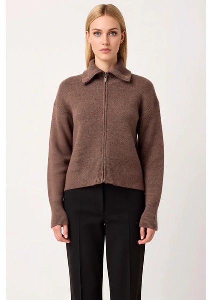 Kadın Yumuşak Dokulu Geniş Kalıp Fermuarlı Triko Hırka Günlük Stilinize Konforlu ve Şık Bir Dokunuş modelleri