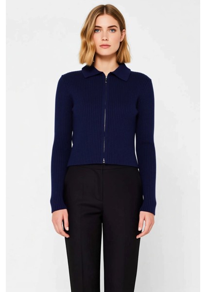 Kadın Yumuşak Dokulu Fitilli Crop Fermuarlı Triko Hırka Polo Yaka Detaylı Konforlu Günlük Şıklık