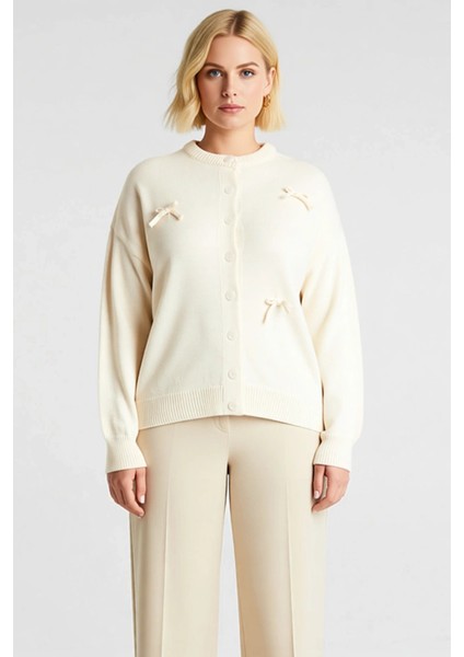 Kadın Fiyonk Işlemeli Bisiklet Yaka Uzun Kollu Regular Kesim Triko Hırka Rahat ve Şık Görünüm fırsatları