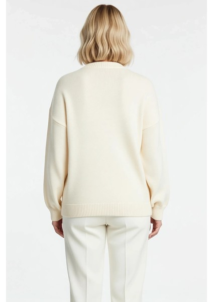 Kadın Fiyonk Işlemeli Bisiklet Yaka Uzun Kollu Regular Kesim Triko Hırka Rahat ve Şık Görünüm indirimleri