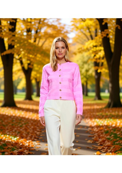 Kadın Dokulu Bisiklet Yaka Crop Triko Hırka Uzun Kollu Şık Düğmeli Rahat Kalıp Günlük Şıklık Sunar