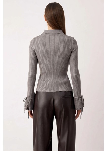 Kadın Zamansız Şıklık Fitilli Polo Yaka Uzun Kollu Manşet Bağlama Detaylı Düğmeli Triko Hırka indirimleri