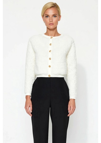 Kadın Peluş Dokulu Örme Crop Hırka Gold Düğme Detaylı Bisiklet Yaka Düşük Kol Modern Şıklık Sunar modelleri