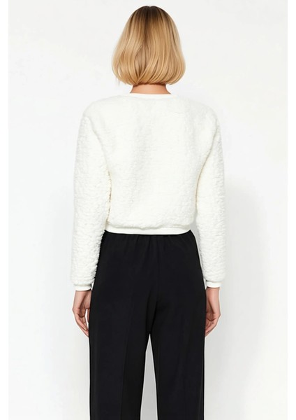 Kadın Peluş Dokulu Örme Crop Hırka Gold Düğme Detaylı Bisiklet Yaka Düşük Kol Modern Şıklık Sunar fırsatları