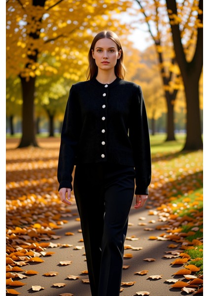 Kadın Yumuşak Dokulu Mücevher Düğmeli Crop Triko Hırka Günlük Şıklık ve Konfor Sunan Zarif Bir Seçim