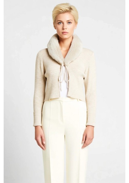 Kadın Suni Kürk Yakalı Bağlama Detaylı Fitted Crop Triko Hırka Şık ve Rahat Kombinler Spor fırsatları