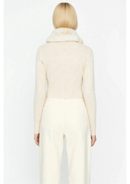 Kadın Suni Kürk Yakalı Bağlama Detaylı Fitted Crop Triko Hırka Şık ve Rahat Kombinler Spor indirimleri