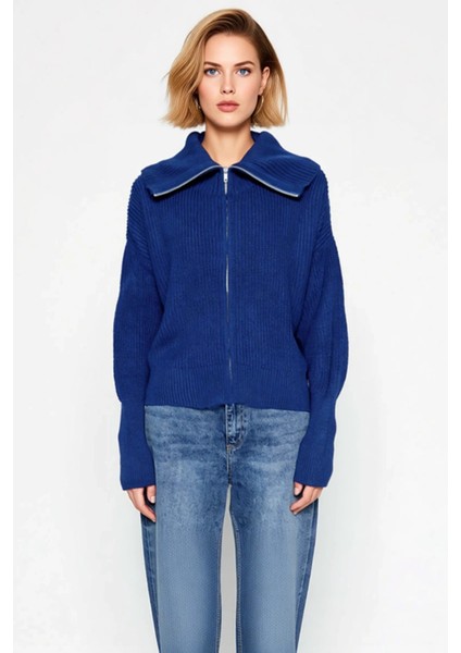 Kadın Geniş Kalıp Devrik Yaka Fermuarlı Triko Hırka Rahat ve Şık Görünüm Sunan Uzun Kollu Üst Giyim fırsatları