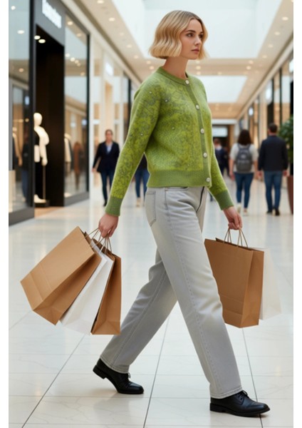 Düğme Detaylı Yumuşak Dokulu Desenli Triko Hırka Kadın Giyim Kombinlerinize Modern Bir Dokunuş modelleri