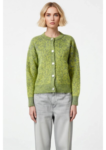 Düğme Detaylı Yumuşak Dokulu Desenli Triko Hırka Kadın Giyim Kombinlerinize Modern Bir Dokunuş fırsatları