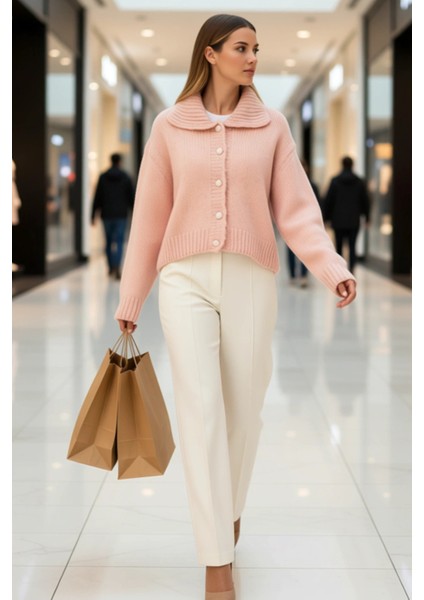 Kadınların Kış Gardıroplarına Sıcaklık ve Katan Düşük Kollu Polo Yaka Oversize Crop Triko Hırka modelleri