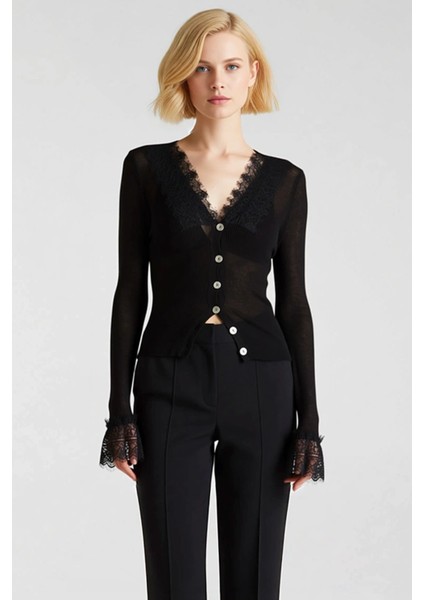 Kadın Dantel Işlemeli V Yaka Fitted Triko Hırka Uzun Kollu Zarif ve Modern Bir Dokunuş Şık fırsatları