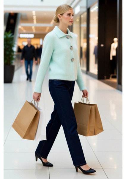 Kadın Yumuşak Dokulu Gül Düğme Detaylı Buklet Iplikli Uzun Kollu Regular Kalıp Triko Hırka modelleri