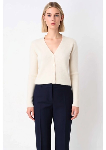 Kadın Crop Düğme Detaylı Yumuşak Dokulu V Yaka Yünlü Triko Hırka Rahat fırsatları