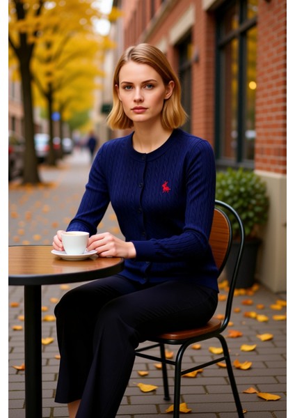 Kadın At Nakış Detaylı Saç Örgü Dokulu Ince Triko Hırka Günlük Şıklık ve Konfor Sunar Spor fiyatları