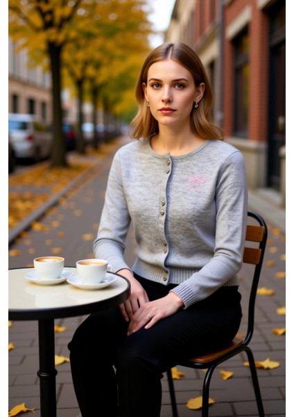 Genç Kızların Günlük Stiline Zarafet Katan Kalp Düğme Detaylı Kurdele Nakışlı Triko Hırka Şık fiyatları