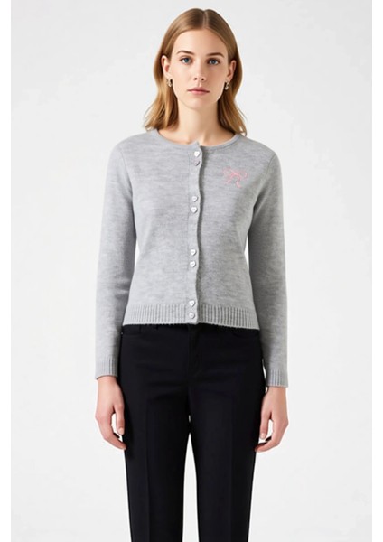 Genç Kızların Günlük Stiline Zarafet Katan Kalp Düğme Detaylı Kurdele Nakışlı Triko Hırka Şık fırsatları