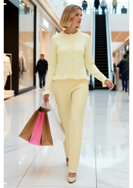 Kadın Fırfır Detaylı Düğmeli Triko Hırka Yumuşak Dokusuyla Günlük Kombinlerinize Zarafet Katıyor modelleri