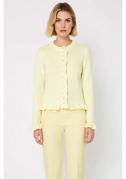 Kadın Fırfır Detaylı Düğmeli Triko Hırka Yumuşak Dokusuyla Günlük Kombinlerinize Zarafet Katıyor fırsatları