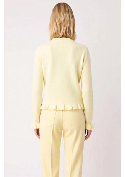 Kadın Fırfır Detaylı Düğmeli Triko Hırka Yumuşak Dokusuyla Günlük Kombinlerinize Zarafet Katıyor indirimleri