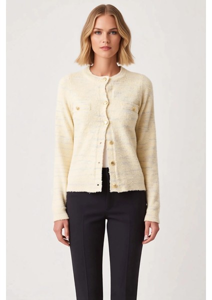 Kadın Bukle Dokulu Örgü Hırka Altın Düğmeli Klasik Kesim Günlük Şıklık Kombinleri Zamansız Bir Seçim fırsatları