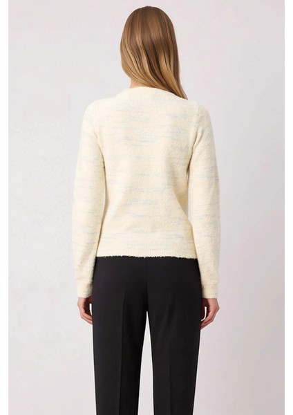 Kadın Bukle Dokulu Örgü Hırka Altın Düğmeli Klasik Kesim Günlük Şıklık Kombinleri Zamansız Bir Seçim indirimleri