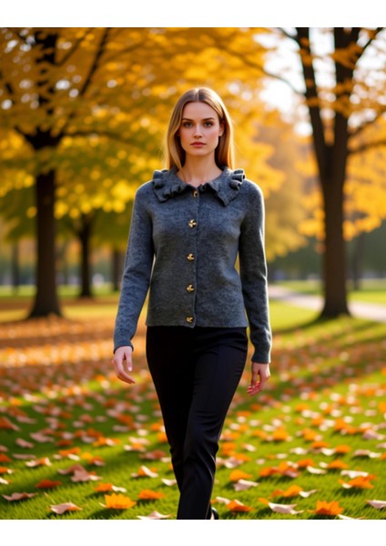 Kadın Gündelik Şıklık Sunan Yumuşak Dokulu Fırfırlı Bebe Yaka Metal Düğmeli Uzun Kollu Triko Hırka