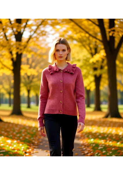 Kadın Gündelik Şıklık Sunan Yumuşak Dokulu Fırfırlı Bebe Yaka Metal Düğmeli Uzun Kollu Triko Hırka