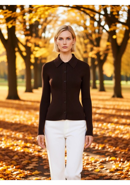 Kadın Ribanalı Polo Yaka Triko Hırka Zamansız Stil ve Günlük Kombinlerin Anahtar Parçası Şık