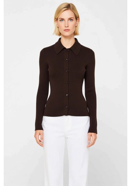 Kadın Ribanalı Polo Yaka Triko Hırka Zamansız Stil ve Günlük Kombinlerin Anahtar Parçası Şık fırsatları