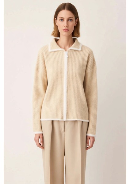 Kadın Oversize Kesim Polo Yaka Uzun Kollu Fermuarlı Triko Hırka Yumuşak Dokusuyla Kış Günleri fırsatları