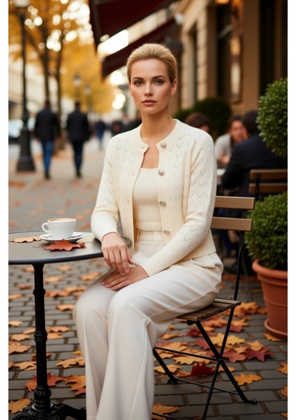 Kadın Ajurlu Zikzak Desenli Bisiklet Yaka Uzun Kollu Crop Kesim Düğmeli Triko Hırka Rahat ve Şık fiyatları