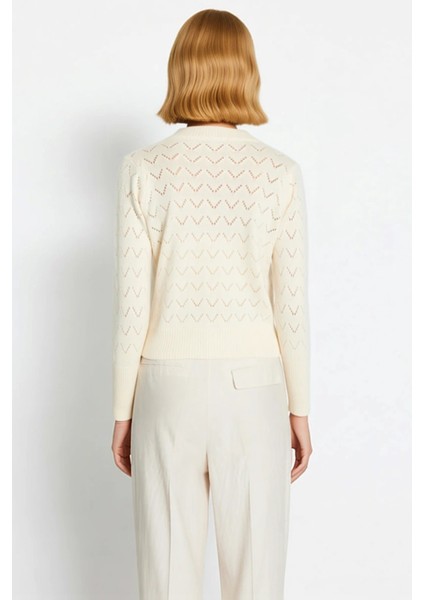 Kadın Ajurlu Zikzak Desenli Bisiklet Yaka Uzun Kollu Crop Kesim Düğmeli Triko Hırka Rahat ve Şık indirimleri