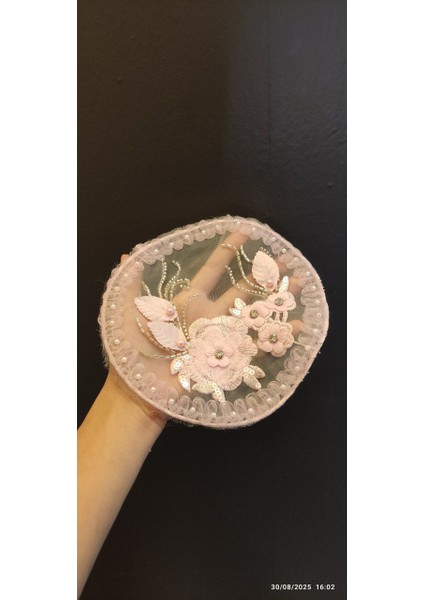 Pembe Kabartma Çiçekli Arma Dikiş Aplike Çap 18 cm