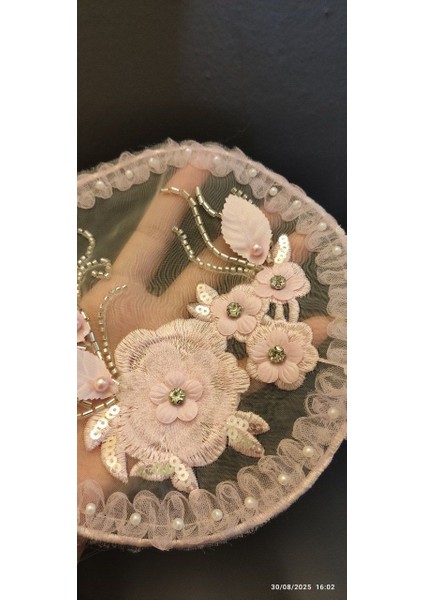 Pembe Kabartma Çiçekli Arma Dikiş Aplike Çap 18 cm fırsatları