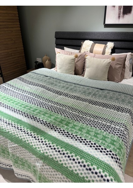 Softy Serisi Akrilik Yumuşak Kalın Battal Boy Battaniye 200X220 Ölçüsü 500GR / M2 Ağırlığı indirimleri