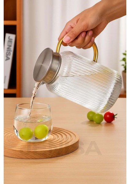 1500 ml Borosilikat Cam Çizgili Sürahi, Süzgeçli Metal Kapak, Isıya Dayanıklı ve Şık Tasarım