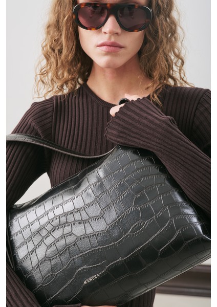 Dokulu Deri Omuz Çantası Siyah fırsatları